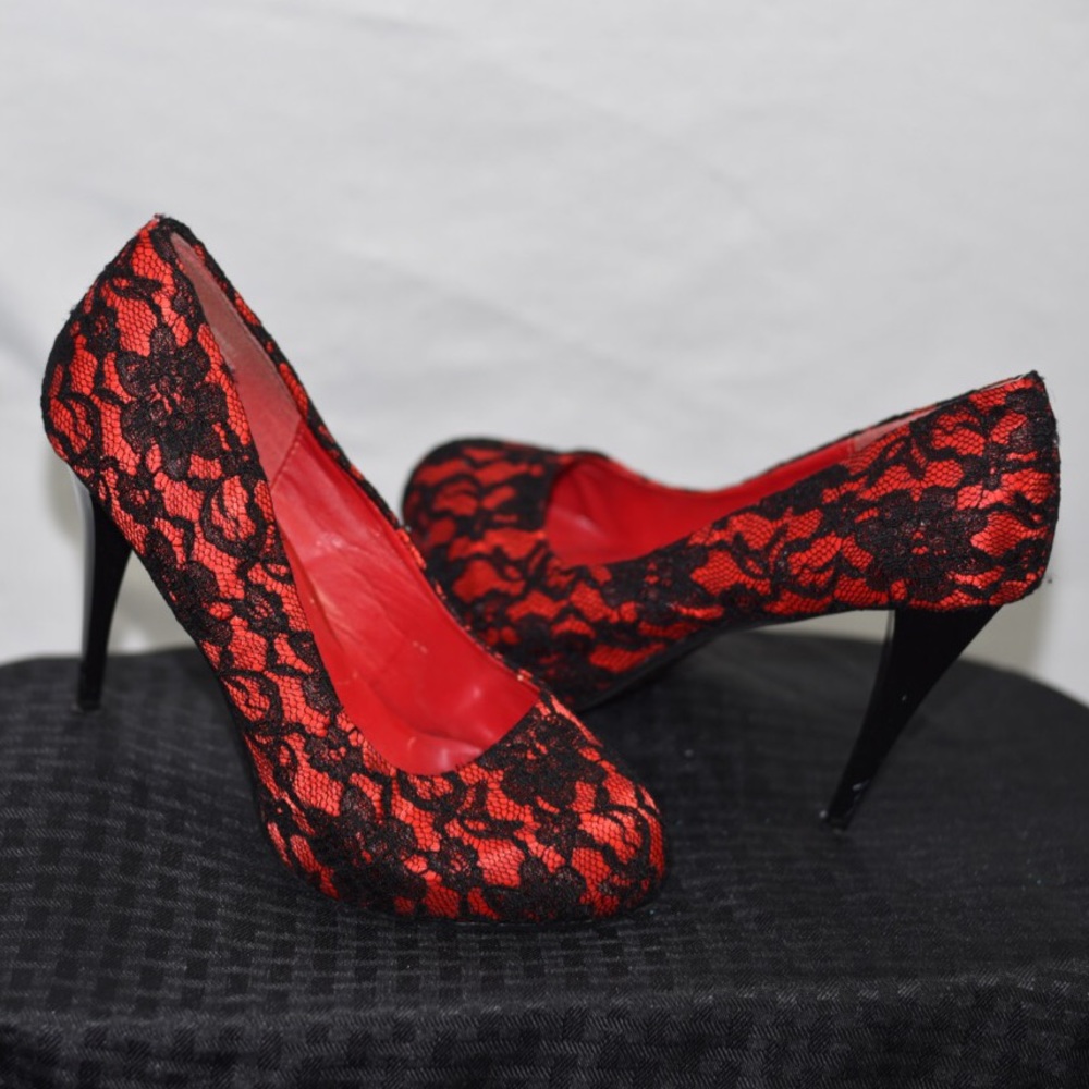 Sexy red with black lace pumps